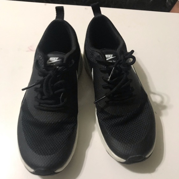 Sneaker - Picture 2 of 4